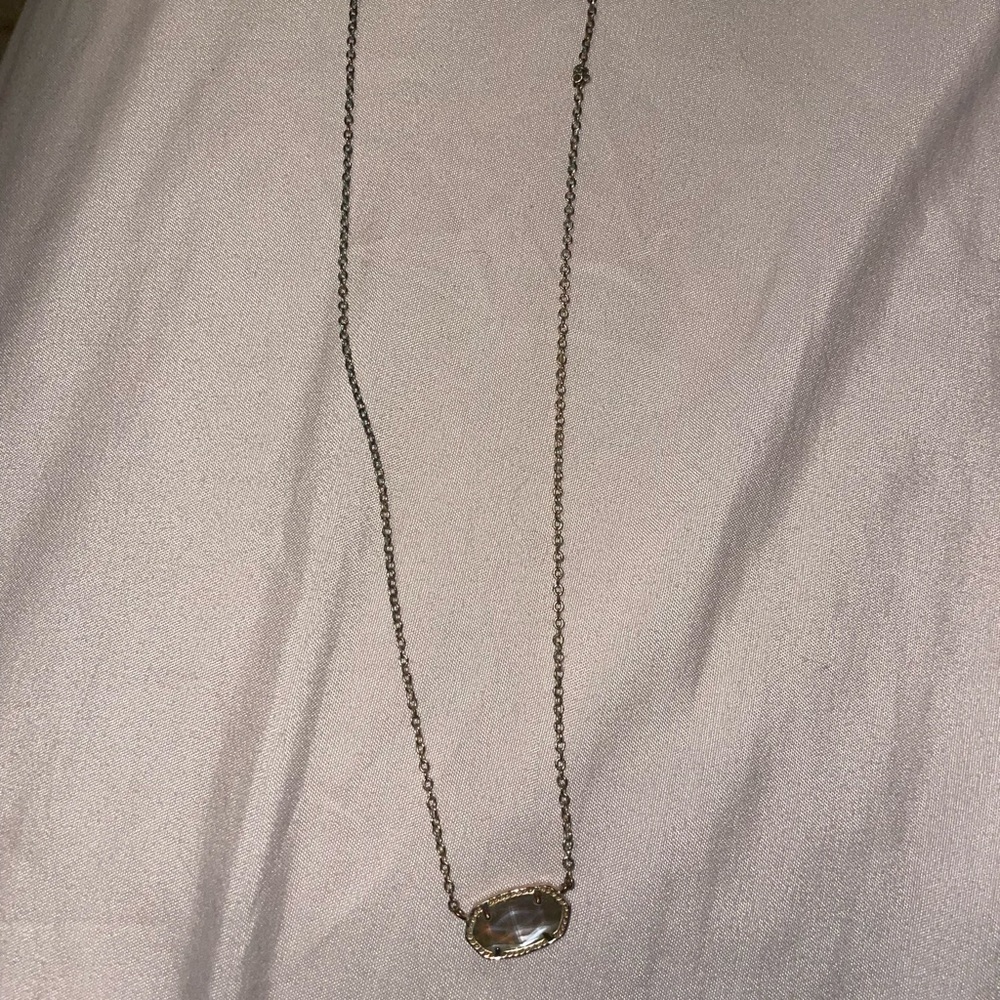 Kendra Scott necklace